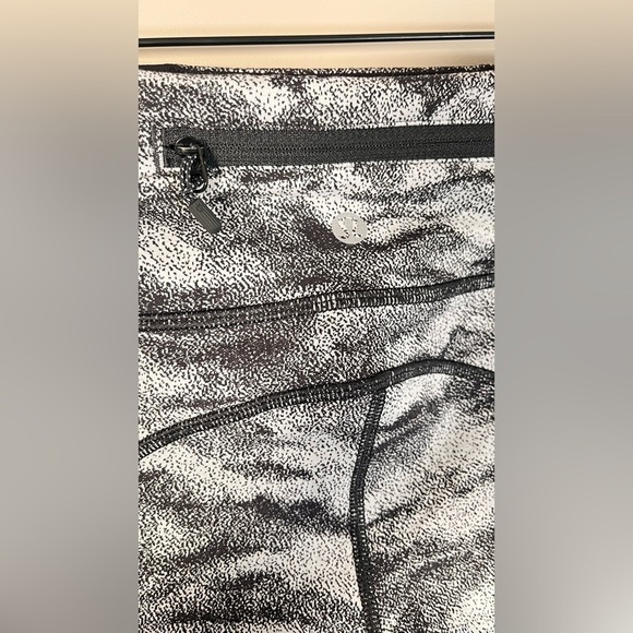 Lululemon Pace Rival Crop (22") Power Luxtreme Hazy Days Sz 4 - Picture 8 of 8